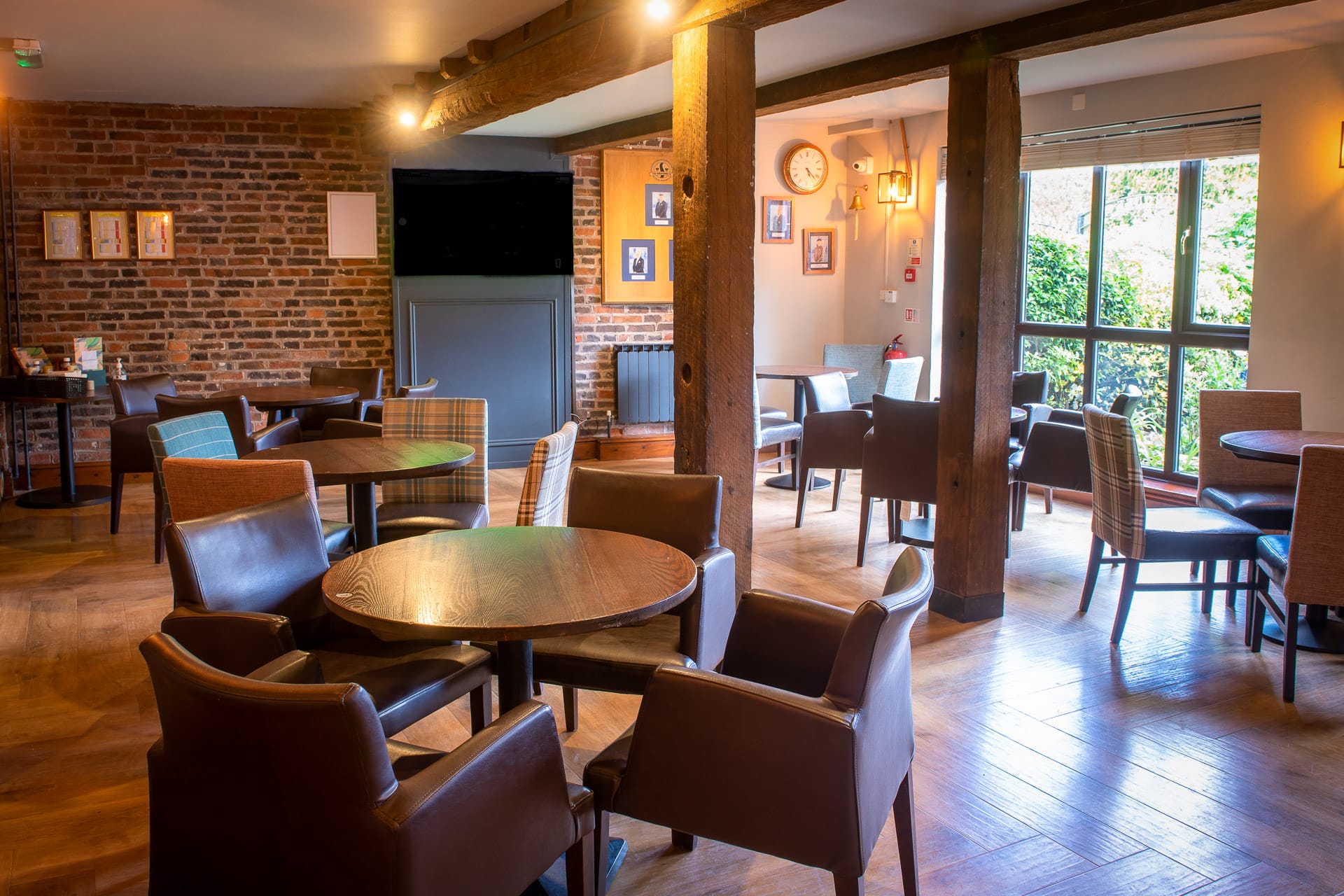 Comfortable seating in clubhouse restaurant serving food in Shropshire, ideal for lunch, casual dining, and drinks after golf